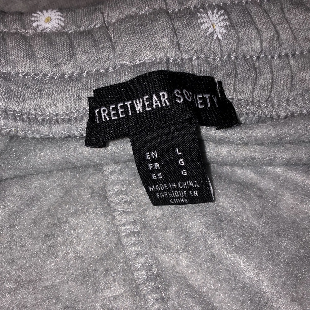 Rue 21 flower sweatpants - Picture 3 of 4